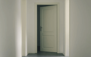 białe drzwi pokojowe pełne